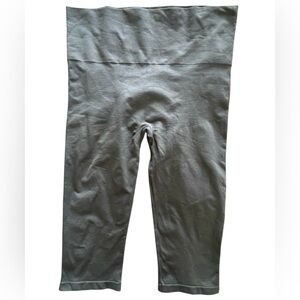 BLANQI Black High-Waist Shaping Capri Leggings